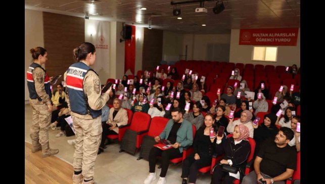 Muş'ta 160 üniversite öğrencisine KADES uygulaması anlatıldı