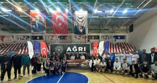 Ağrı'da Kamu Spor Oyunları Finalleri ve "İpucu" tiyatro oyunu ilgi gördü