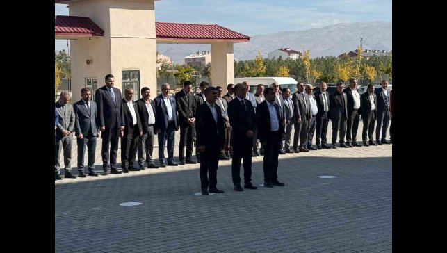 Patnos'ta Muhtarlar Günü'nde Ballı Kutlama