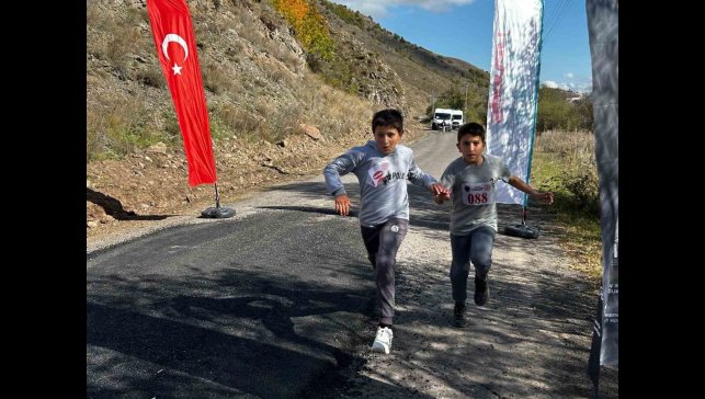 Ardahan'ın koşan yıldızları Posof'ta parladı