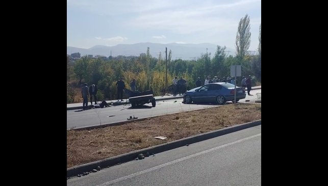 Malatya'da üç aracın karıştığı kazada, 1'i ağır 3 kişi yaralandı