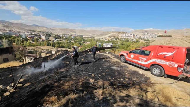 Malatya'nın Darende ilçesinde ot yangını