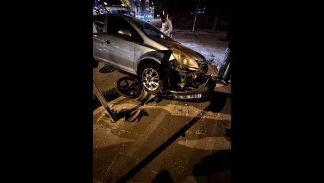 Kars'ta otomobil ile motosiklet çarpıştı