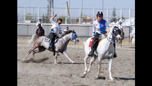 Erzurum'da cirit heyecanı sürüyor