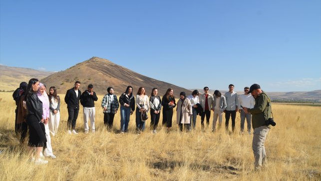 Muş'ta kursiyerler tarihi mekanları ve doğal güzellikleri görüntüleyerek fotoğrafçılığın inceliklerini öğreniyor