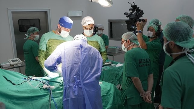 Malatya'da farklı illerden cerrahların da katılımıyla 14 canlı ameliyat yapıldı