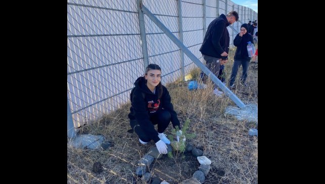 Sarıkamış'ta öğrenciler fidan dikti
