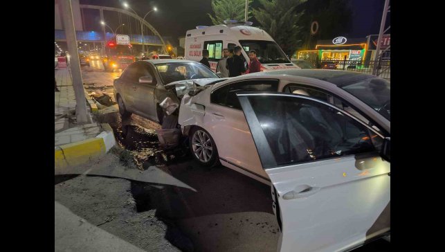 Van'da zincirleme kaza: 4 yaralı