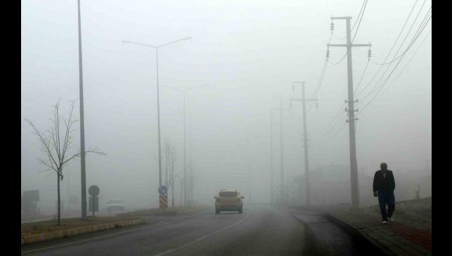 Erzincan'da yoğun sis: Görüş mesafesi 30 metreye kadar düştü