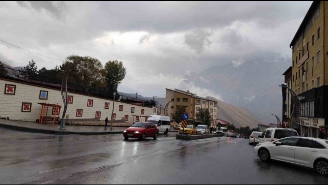 Hakkari'de yağmur yağışı
