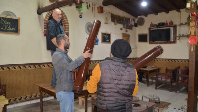 Muş'ta havanın soğumasıyla çay ocaklarında sobalar kuruldu