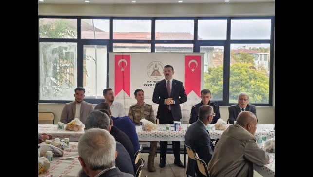 Tutak İlçe Kaymakamı Coşkun, muhtarlarla buluştu