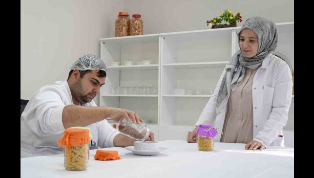 Büyükşehir özel gereksinimli bireyleri açtığı kurslarla topluma kazandırıyor