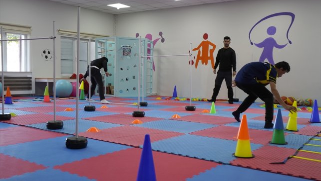 Erzurum Büyükşehir Belediyesi, açtığı kurslarla engellileri hayata kazandırıyor