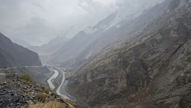 Hakkari'de sağanak etkili oldu