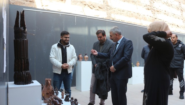 Ağrı'daki İshak Paşa Sarayı'nda seramik sergisi açıldı