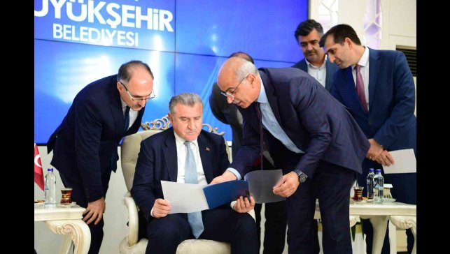 Bakan Bak: "Güzel projeler kazandırıldıkça gençlerimiz faydalanacak, desteklerimiz 2026'da da devam edecek"