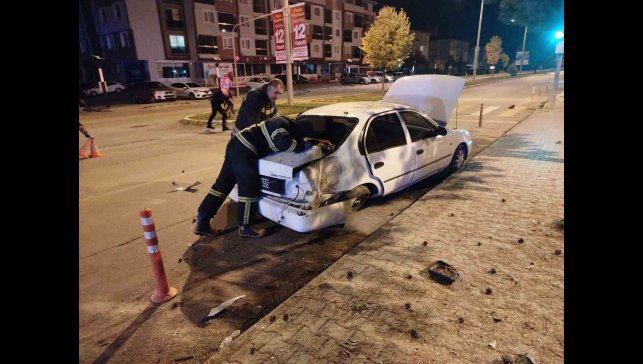 Erzincan'da iki otomobil çarpıştı, 1 kişi yaralandı