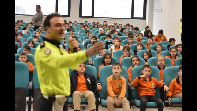 Bitlis Emniyet Müdürlüğünden çocuklara trafik eğitimi