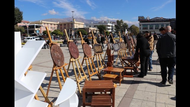 İhtiyaç sahibi öğrenciler için hayır çarşısı düzenlediler