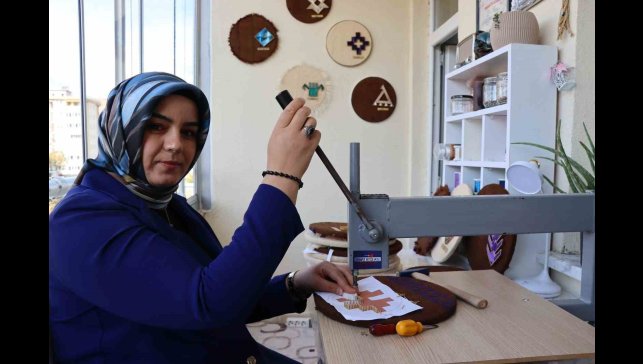 Filografi ve erhamın buluştuğu tablolar dikkat çekiyor