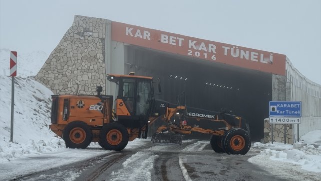 Van'ın yüksek kesimleri kar yağışıyla beyaza büründü