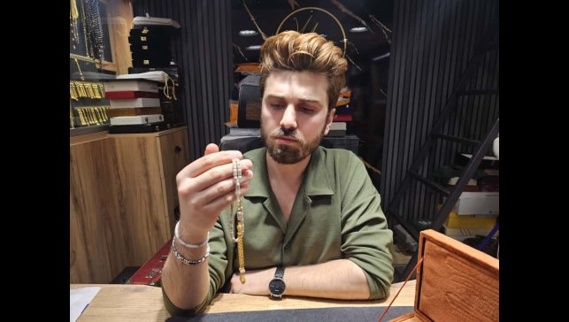 Elazığ'da yapımı tam 3 ay sürdü: Pırlanta işlemeli tespih görücüye çıktı