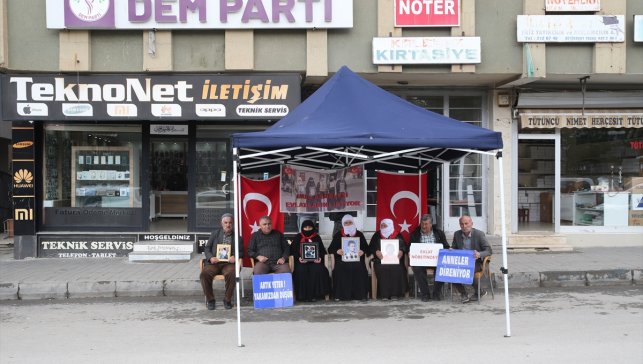 Muş'ta ailelerin, DEM Parti önündeki eylemleri devam ediyor