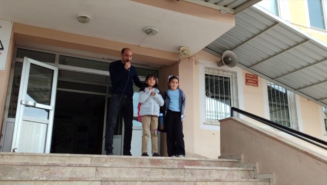 Erzincan'da ilkokul öğrencilerinin çevre duyarlılığı güvenlik kamerasında