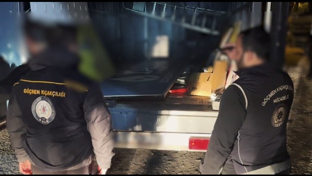 Bitlis'te 12 düzensiz göçmen yakalandı, 2 organizatör tutuklandı