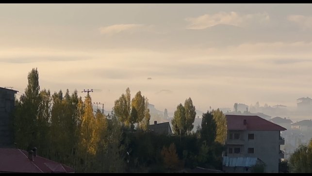 Yüksekova'da sisle gelen doğal güzellik