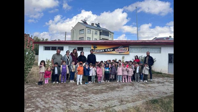 Anaokulu öğrencilerine sinema keyfi