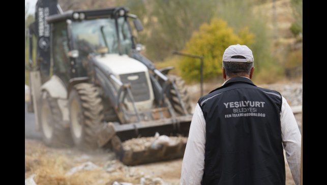 Yeşilyurt'ta kış öncesi asfalt çalışmaları hızlandı