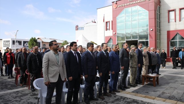 Van'da 14 yıl önce meydana gelen depremde yaşamını yitirenler anıldı
