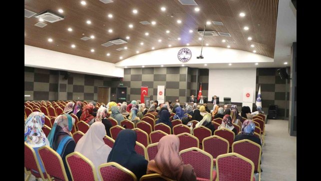 Elazığ'da Kur'an kursu öğreticileri bir araya geldi