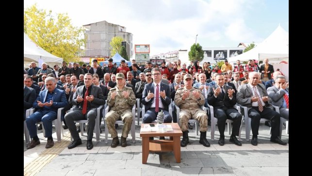 Erciş'te 2011 depreminde hayatını kaybedenler anıldı