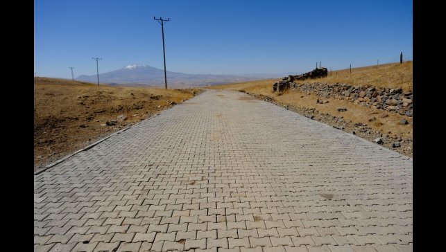 Köye kilitli parke taşı