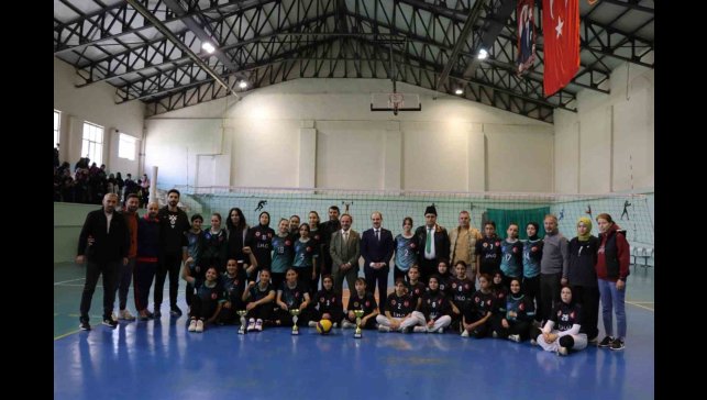 Mehmet Akif Ortaokulu ilçe şampiyonu oldu