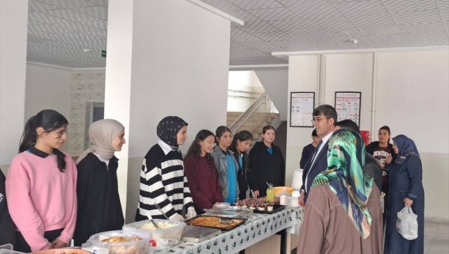 Keban'daki okullardan Gazze'ye destek kermesi