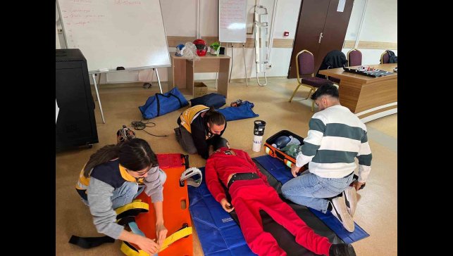 Acil sağlık personeline eğitim verildi