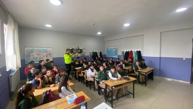 Hizan'da öğrencilere trafik eğitimi verildi