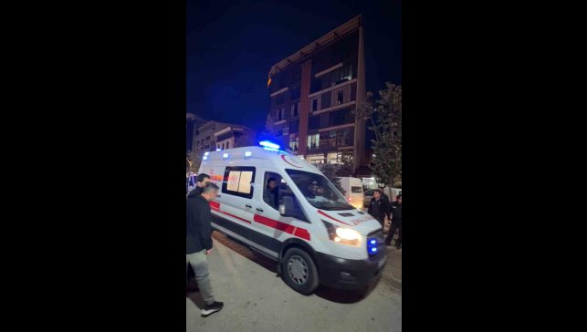 Yüksekova'da bıçaklı kavga: 1 yaralı