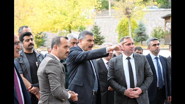 İspir'deki heyelan bölgesine kaya tahkimatı yapılıyor