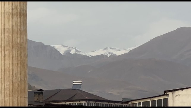 Yüksekova Mor Dağı'nın zirvesi beyaza büründü