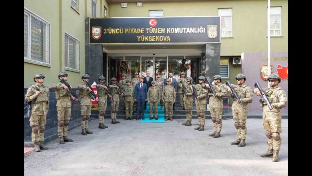 Kara Kuvvetleri Komutanı Orgeneral Metin Tokel Hakkari'de