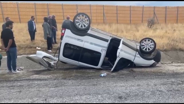 Erzincan'da takla atan araçtaki 4 kişi yaralandı