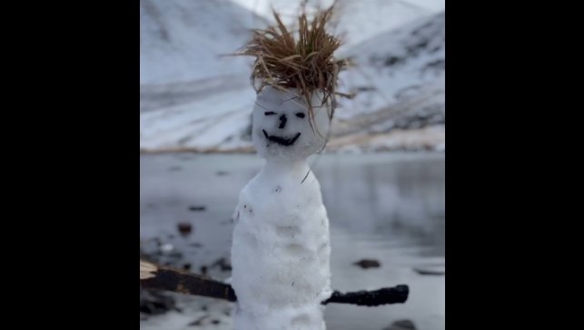 Keşiş Dağı'nda mevsimin ilk kardan adamı yapıldı