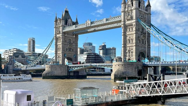 Karmod kabinleri Tower Bridge'in tadilatında ofis olarak kullanılacak