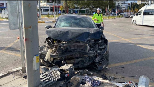 Elazığ'da zincirleme trafik kazası: 4 yaralı