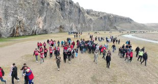 Diyadin Kanyonu'nda Cumhuriyet'in 102. yılına özel doğa yürüyüşü